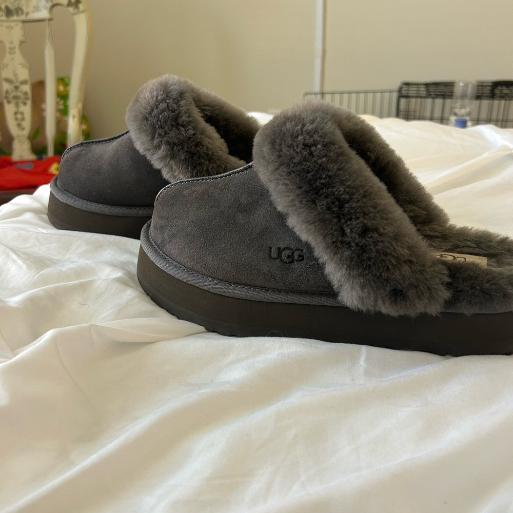 UGG Platform Gray Suede Fur-Lined Slippers - Picture 9 of 9